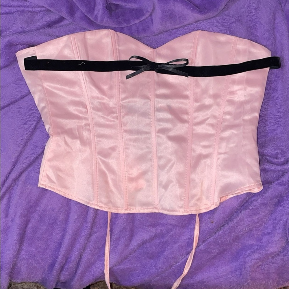 Pink Vintage Corset 
With a black bow 
Condition 10/10
Never worn
